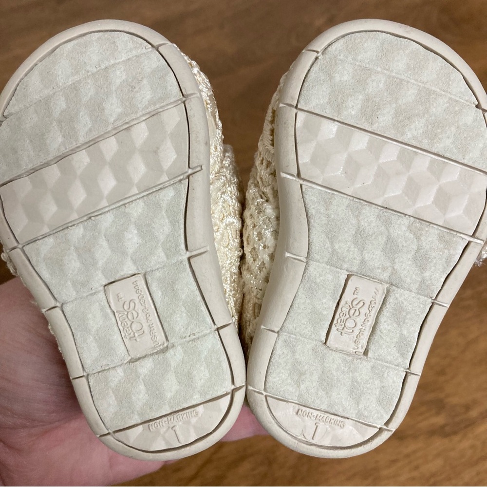5/$15 Teeny Toes Cream Lace Baby Shoes 1 (BUNDLE ONLY) - Picture 3 of 6
